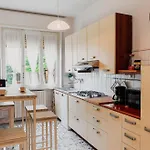 39 Moltrasio, *